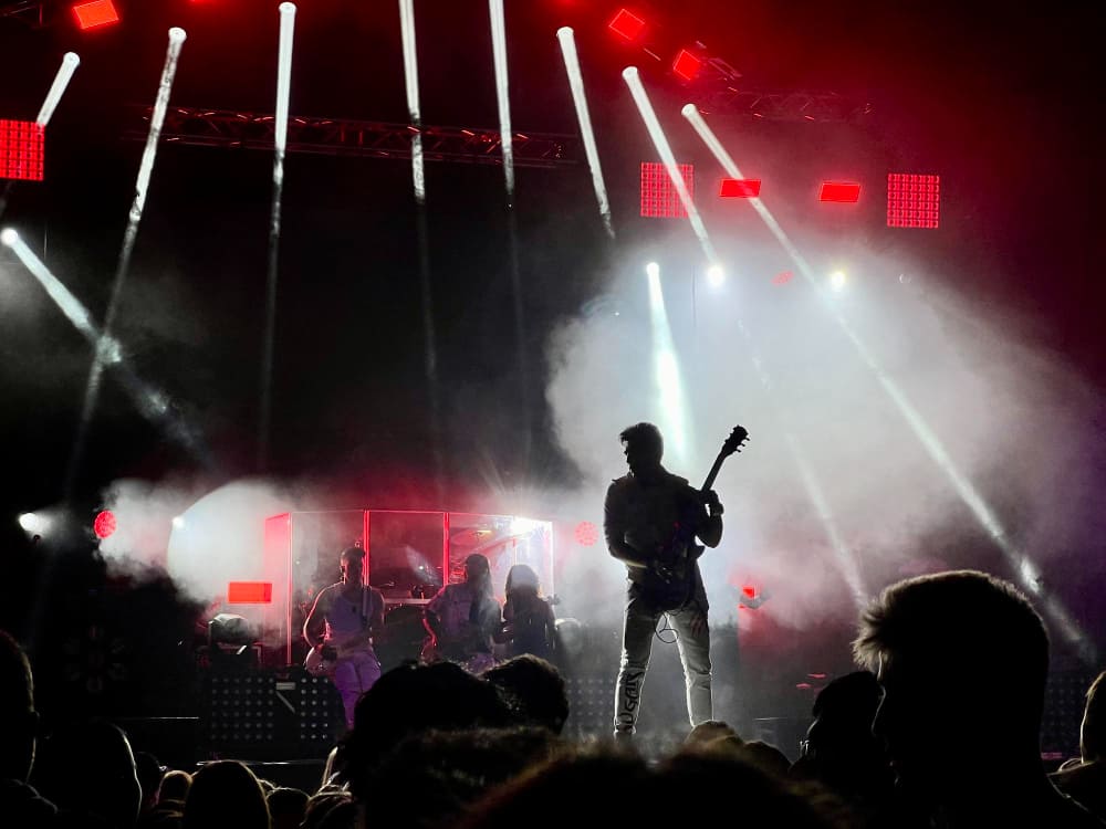 Imagem de capa de AC/DC And Metallica Lead The Biggest Rock Tours Crowds Cannot Miss