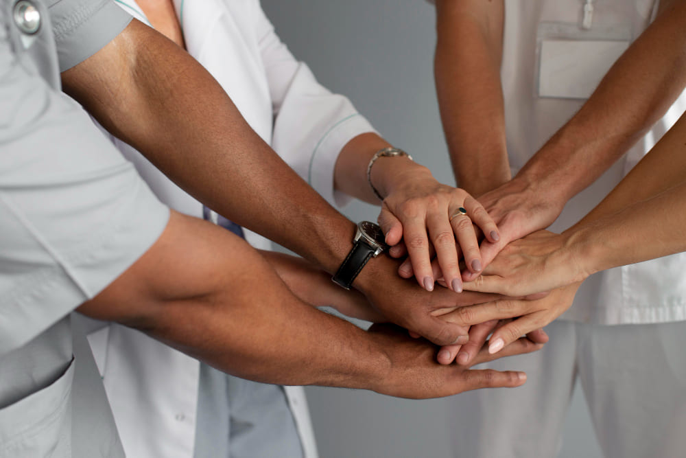 Imagem de Healthcare Roles: Nurses & Midwives Needed Worldwide