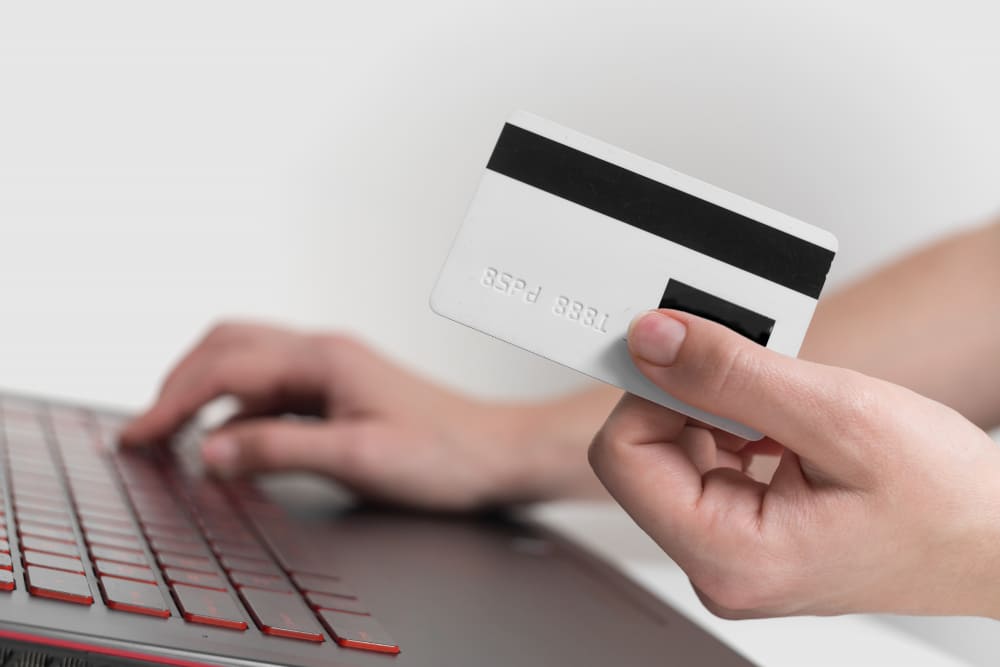 Imagem de capa de First National Bank Travel Rewards Card Review